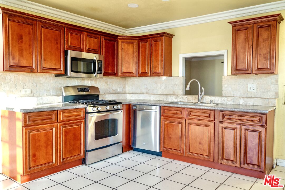 1433 N El Dorado Ave