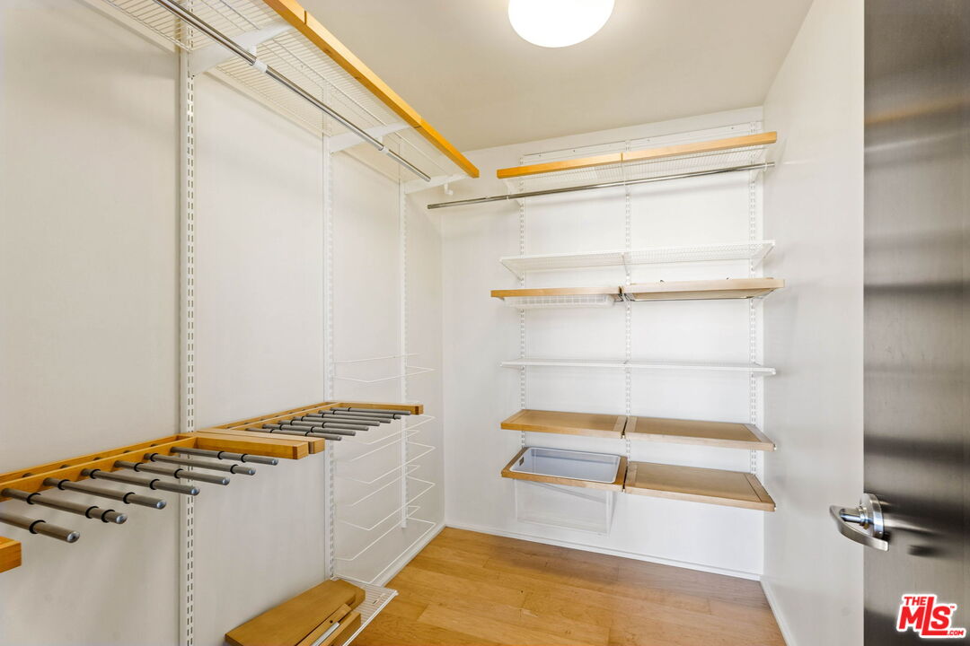 1100 S Hope St Unit: 1116