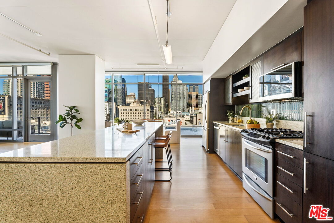 1100 S Hope St Unit: 1116