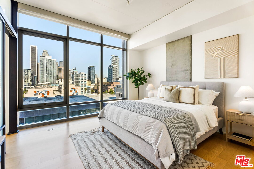 1100 S Hope St Unit: 1116