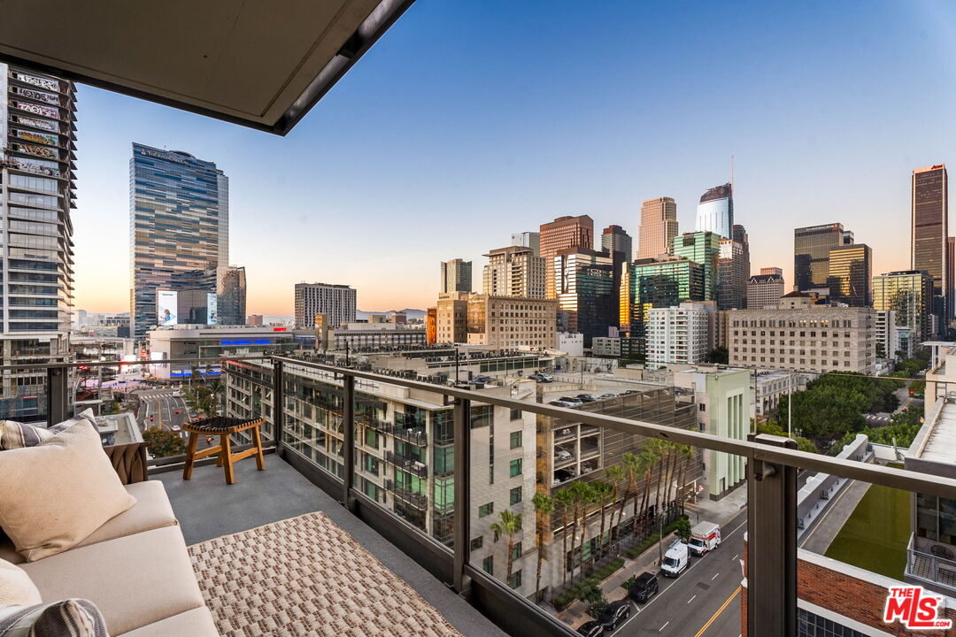 1100 S Hope St Unit: 1116