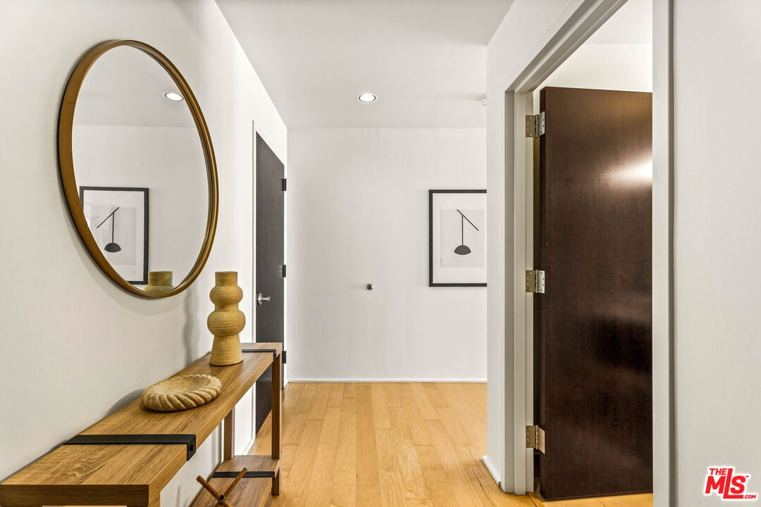 1100 S Hope St Unit: 1116