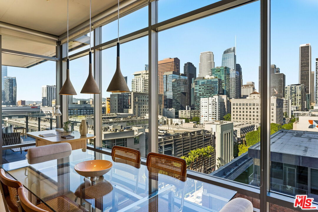 1100 S Hope St Unit: 1116