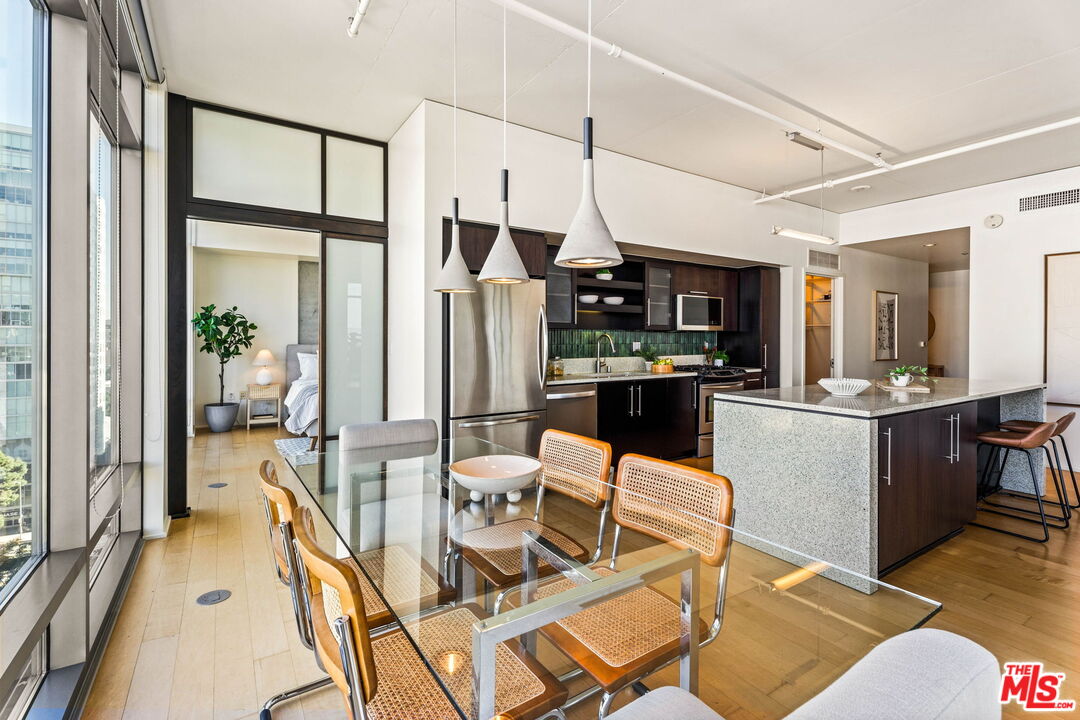 1100 S Hope St Unit: 1116