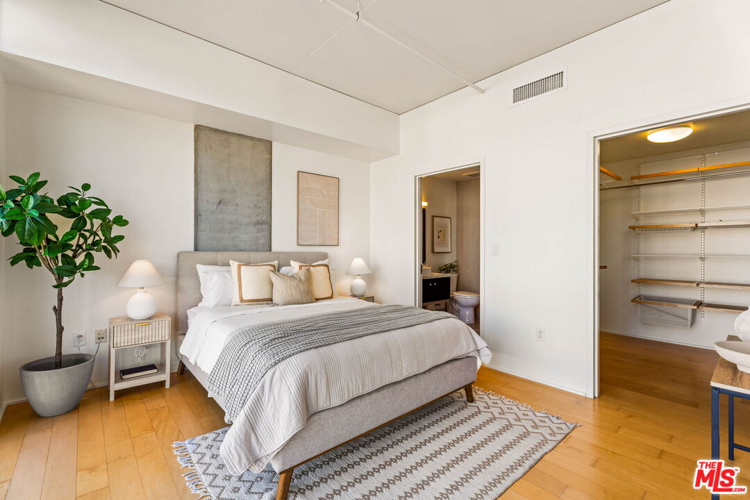 1100 S Hope St Unit: 1116