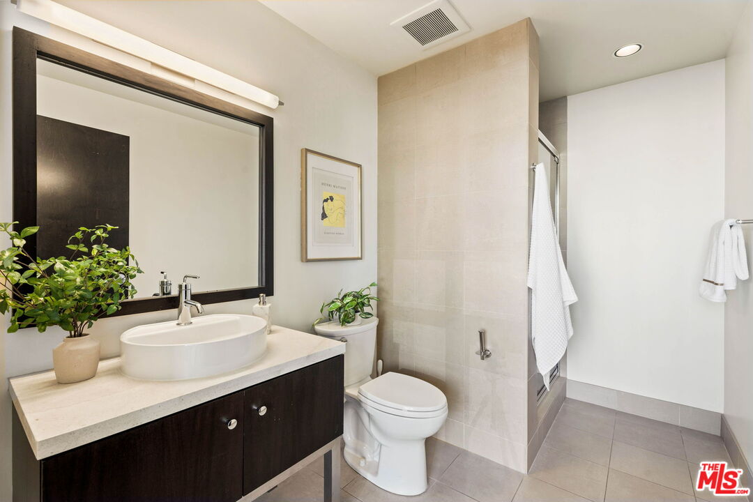 1100 S Hope St Unit: 1116