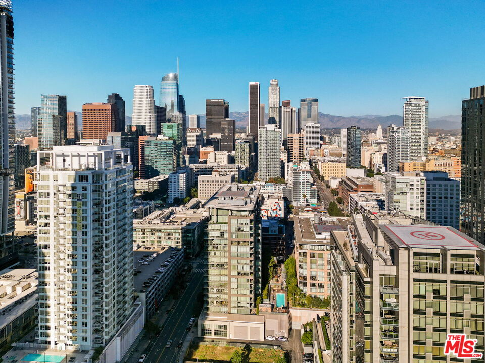 1100 S Hope St Unit: 1116