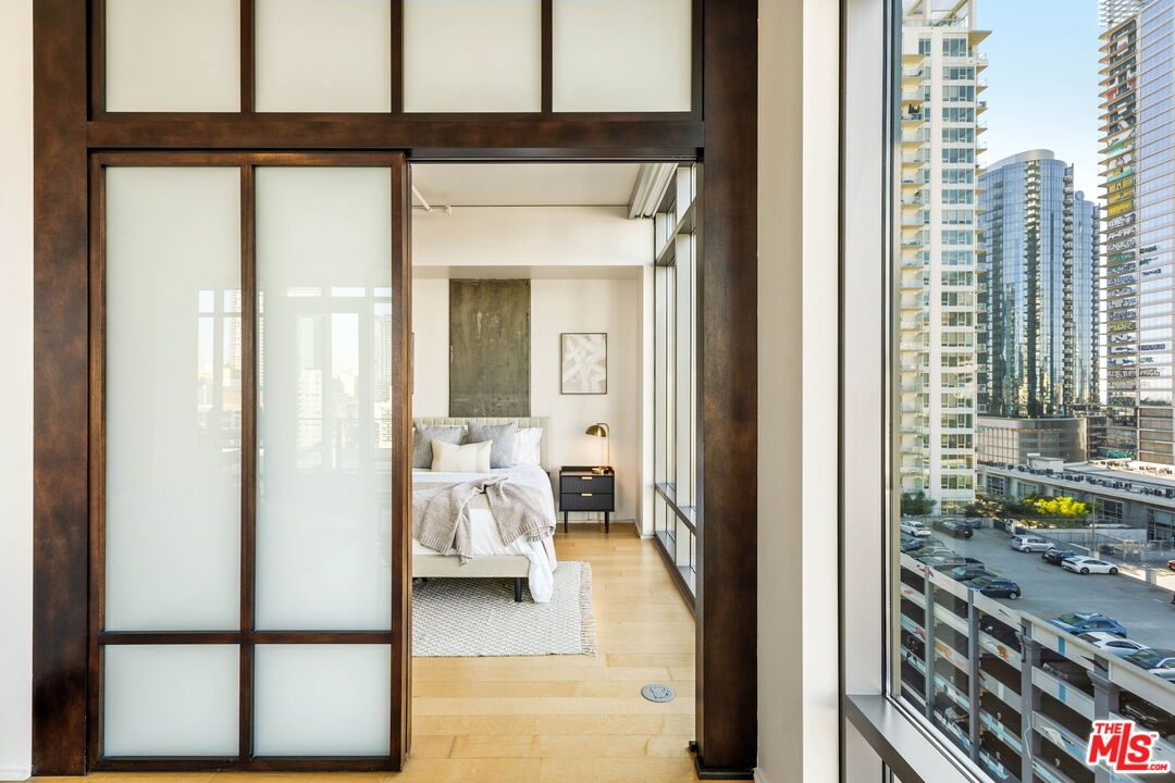 1100 S Hope St Unit: 1116