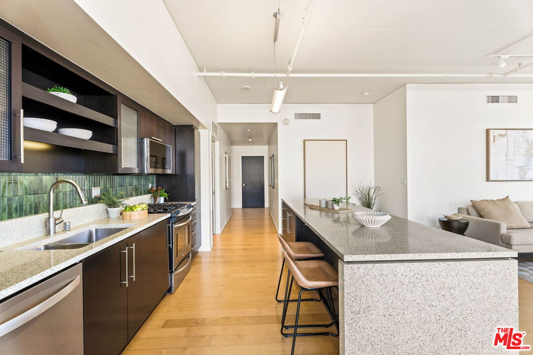 1100 S Hope St Unit: 1116