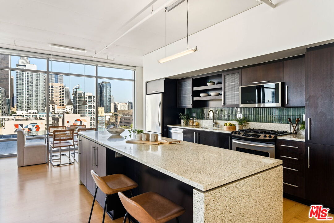 1100 S Hope St Unit: 1116