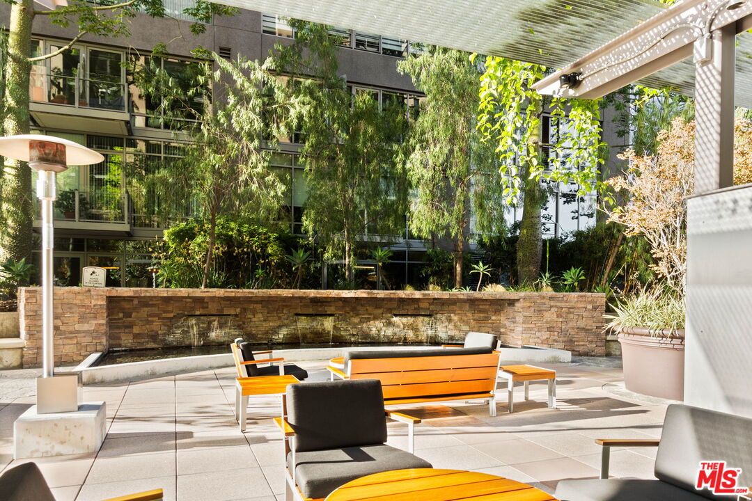 1100 S Hope St Unit: 1116