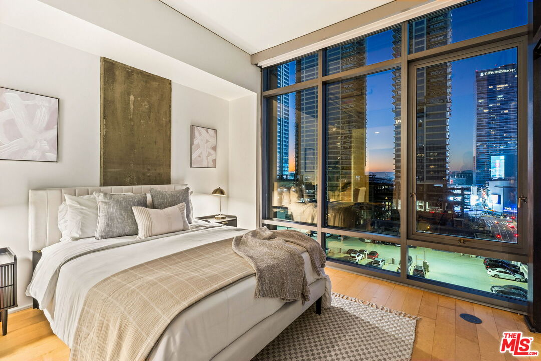 1100 S Hope St Unit: 1116