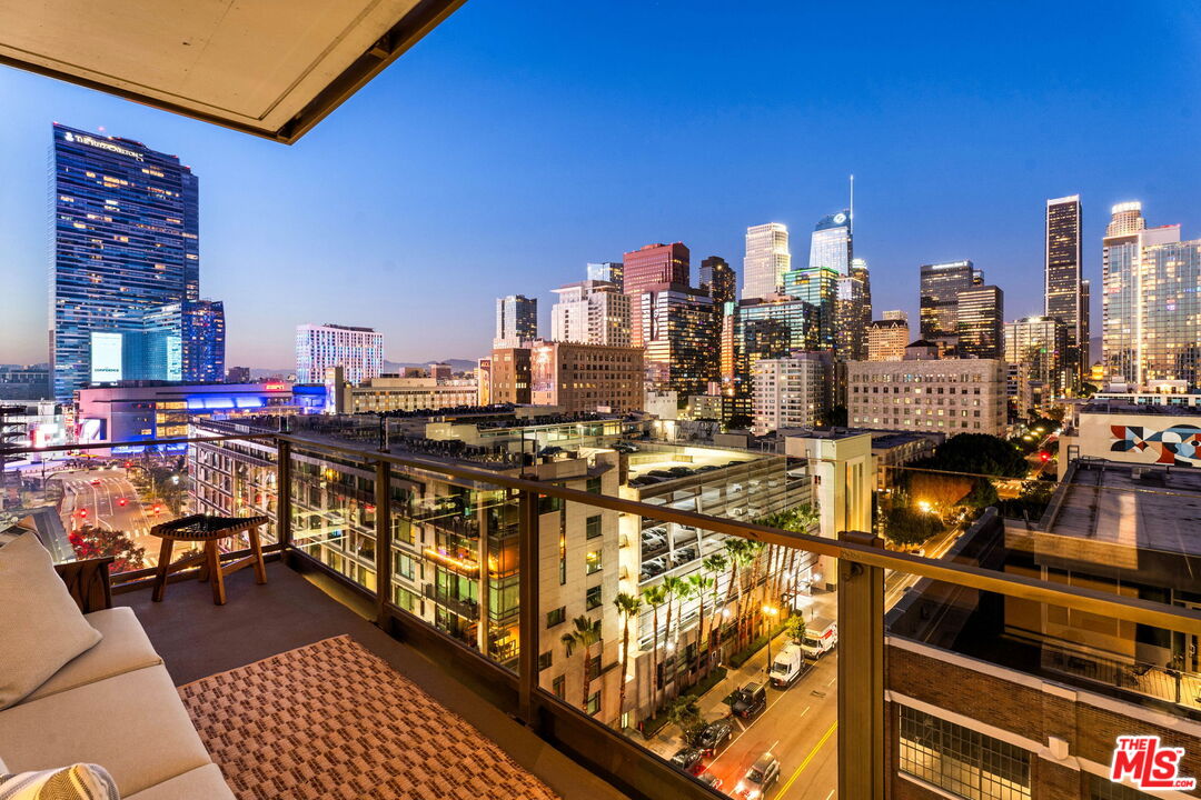 1100 S Hope St Unit: 1116