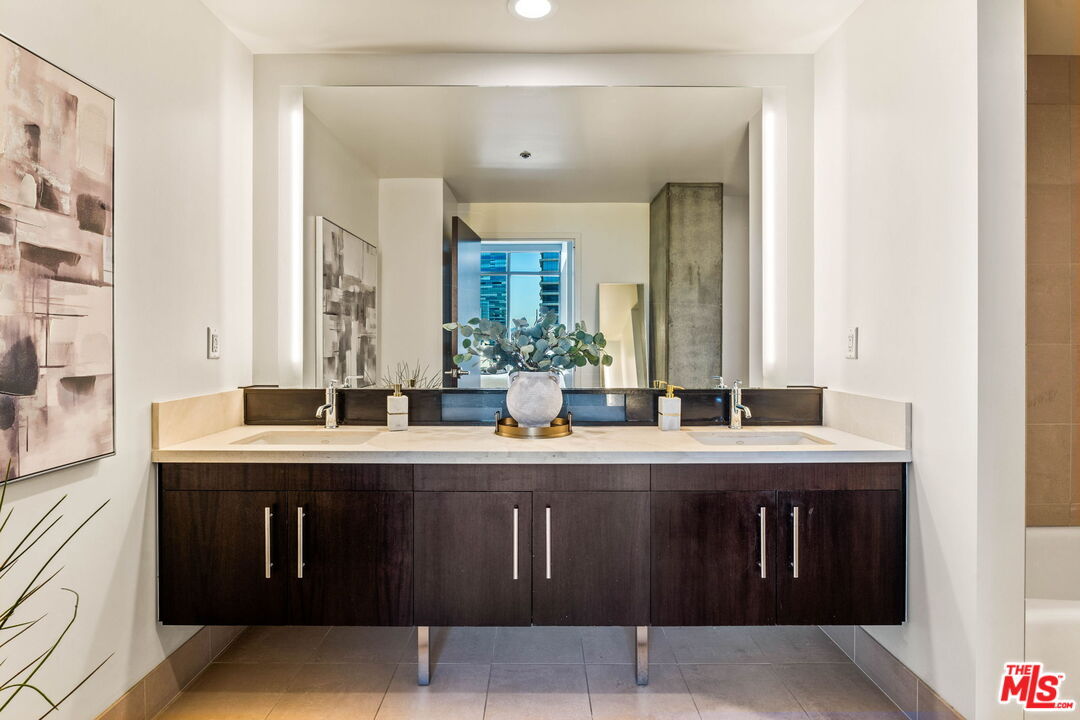 1100 S Hope St Unit: 1116