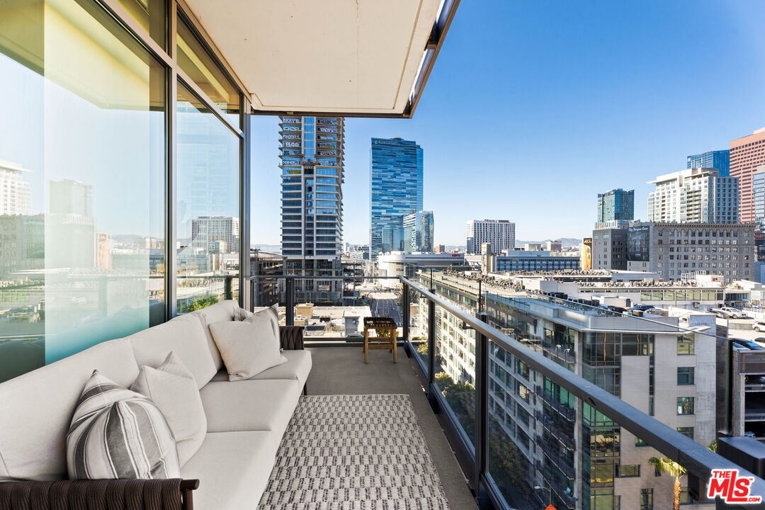 1100 S Hope St Unit: 1116