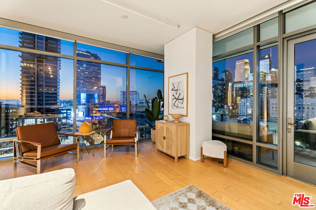 1100 S Hope St Unit: 1116