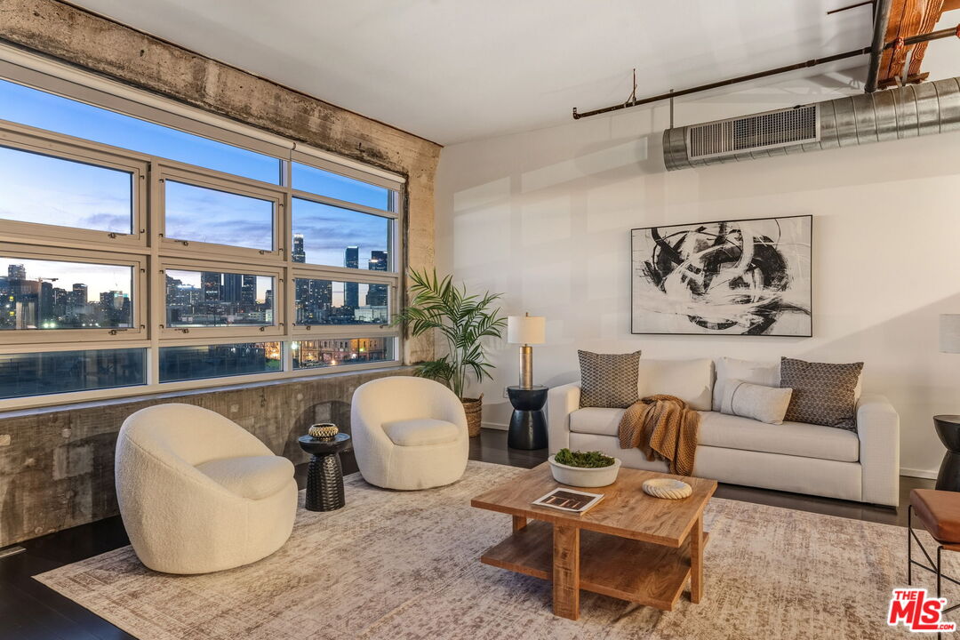 530 S Hewitt St Unit: 539