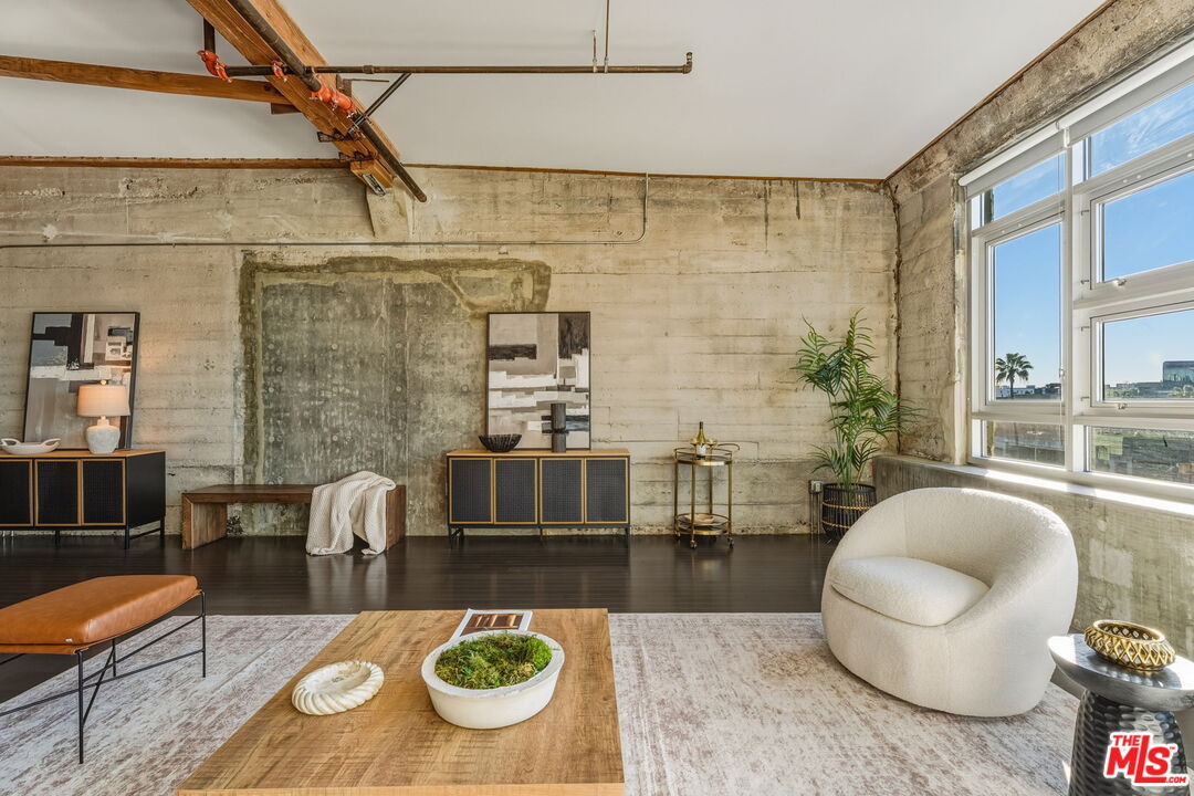 530 S Hewitt St Unit: 539