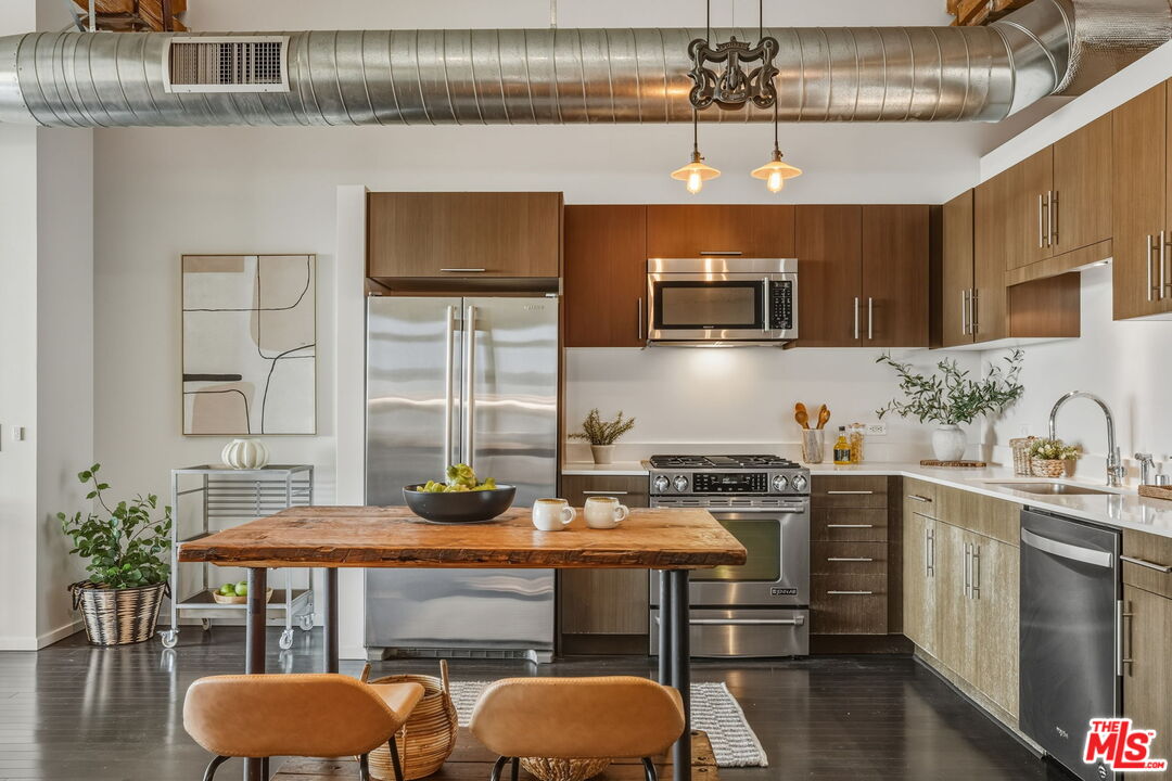 530 S Hewitt St Unit: 539