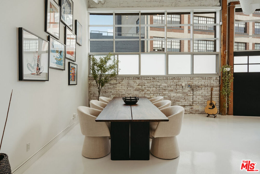 500 Molino St Unit: 101