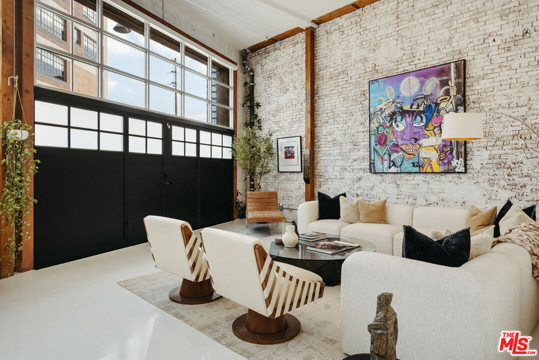 500 Molino St Unit: 101