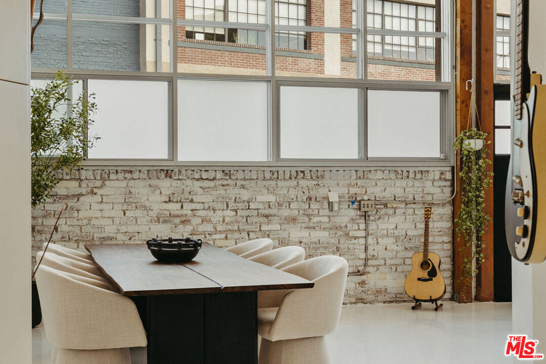 500 Molino St Unit: 101