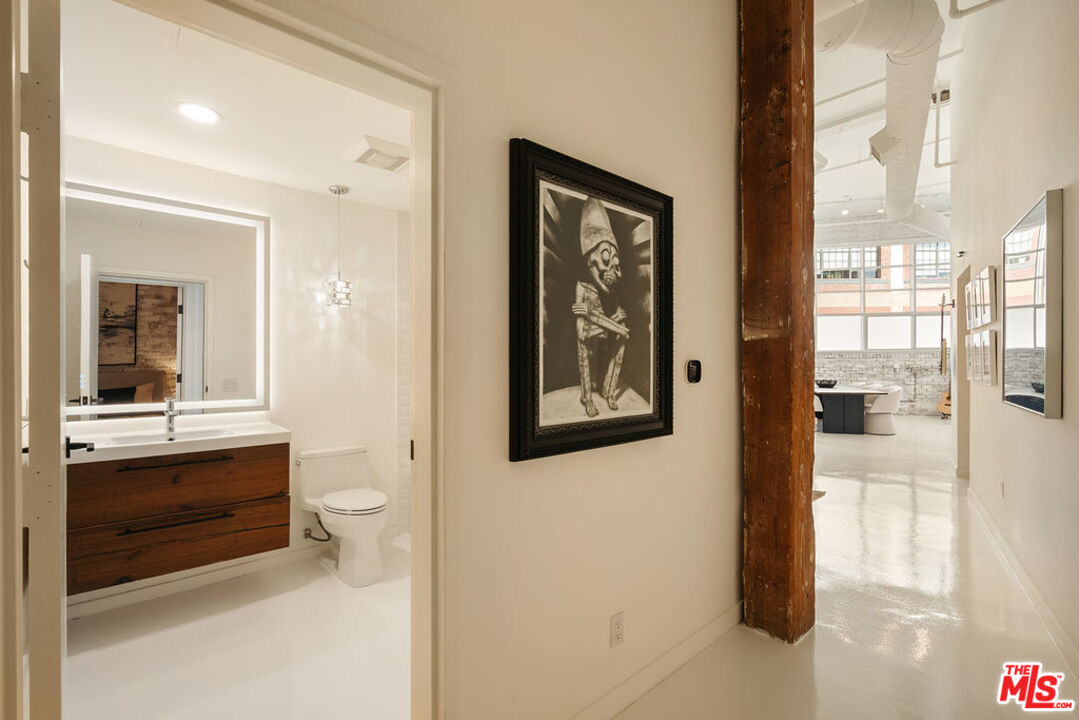 500 Molino St Unit: 101