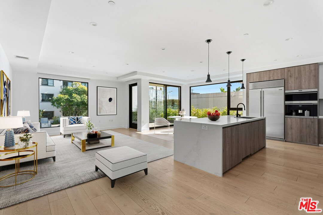 725 N Croft Ave Unit: 103