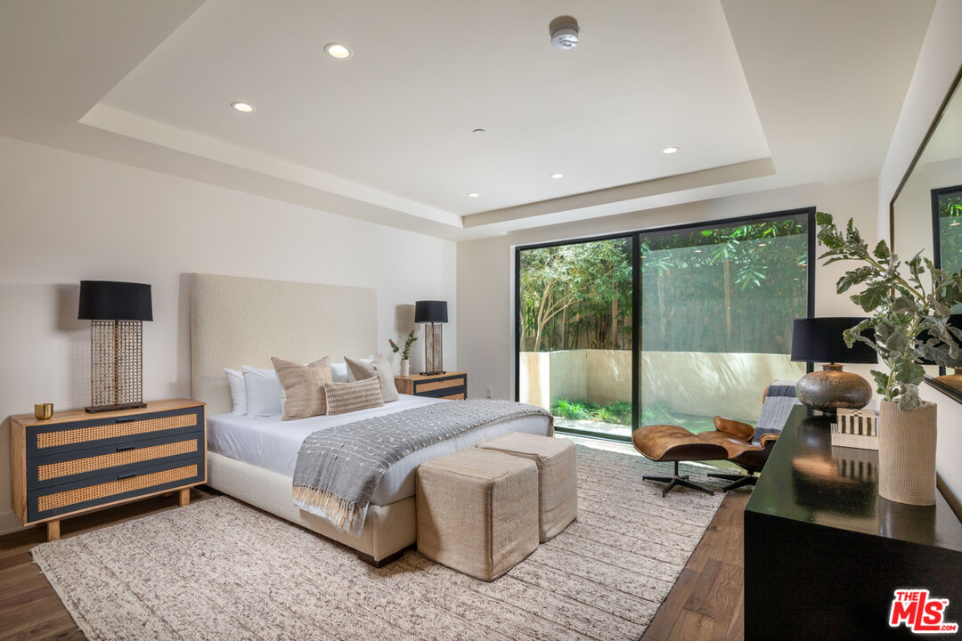 725 N Croft Ave Unit: 107