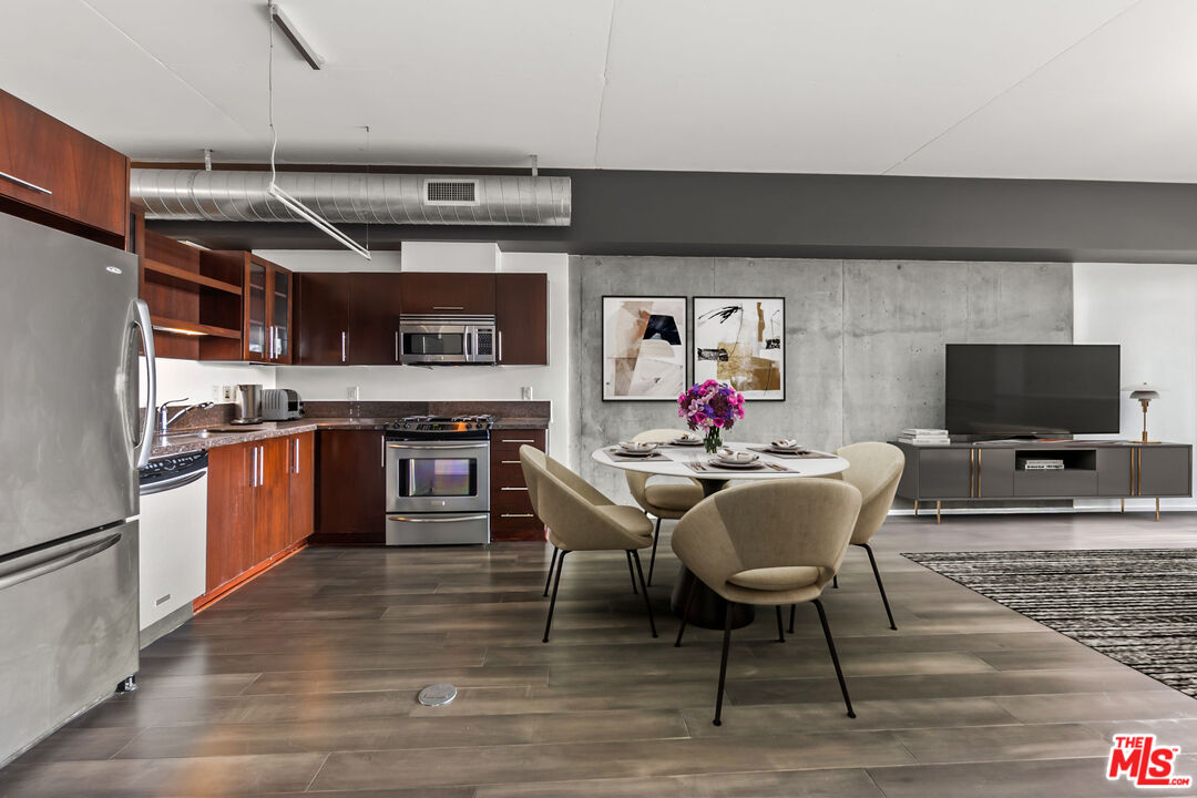 1111 S Grand Ave Unit: 716