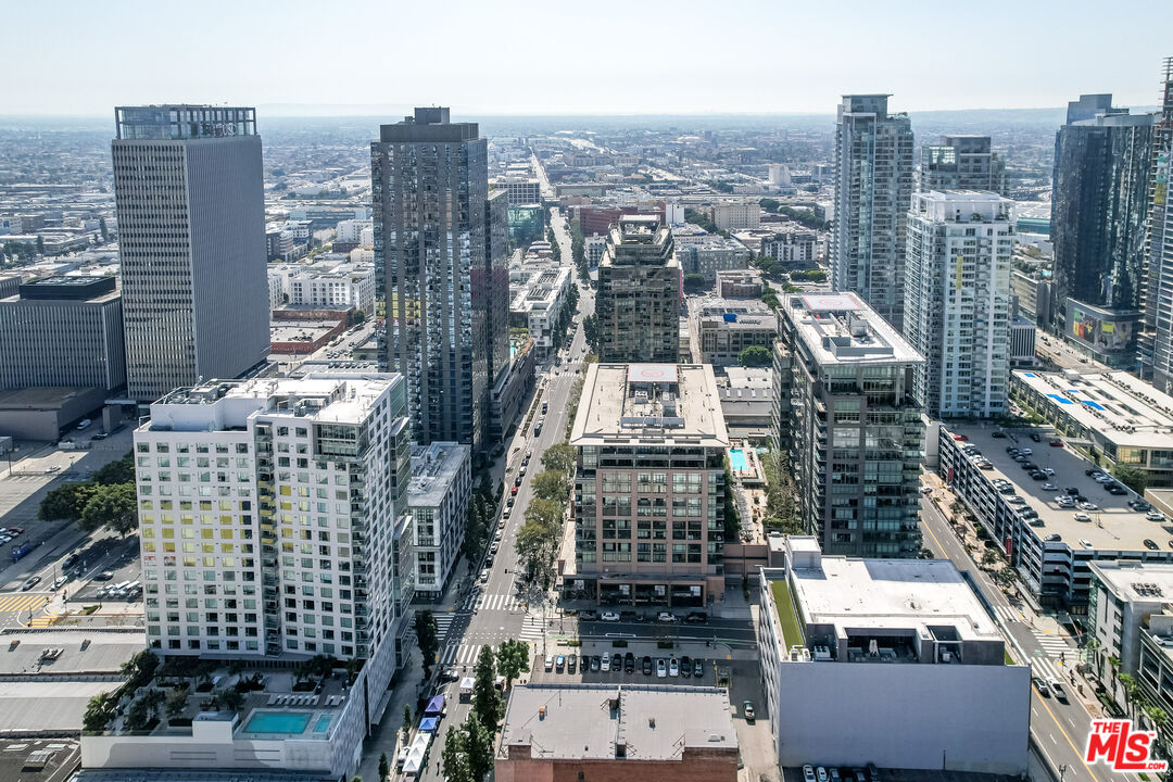 1111 S Grand Ave Unit: 716