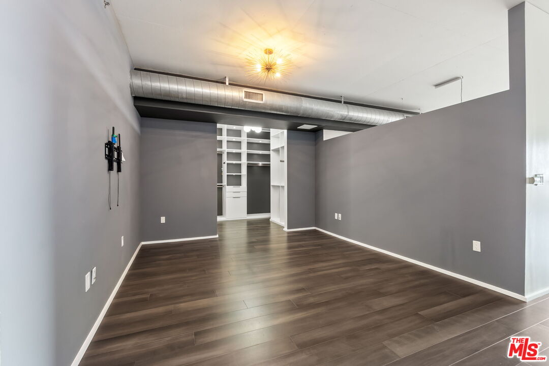 1111 S Grand Ave Unit: 716