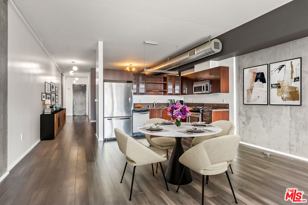 1111 S Grand Ave Unit: 716