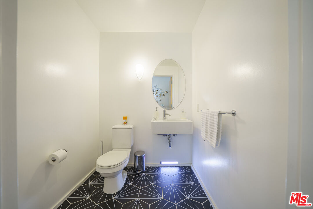 1111 S Grand Ave Unit: 716