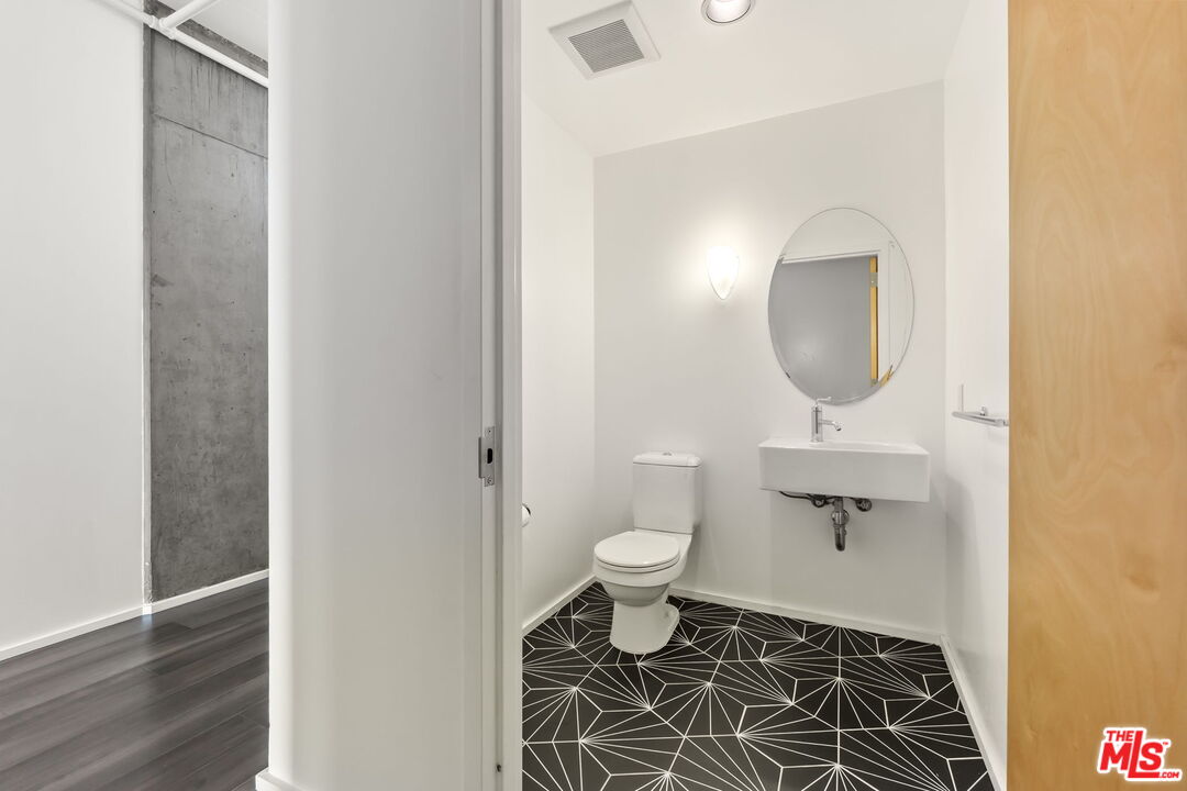 1111 S Grand Ave Unit: 716