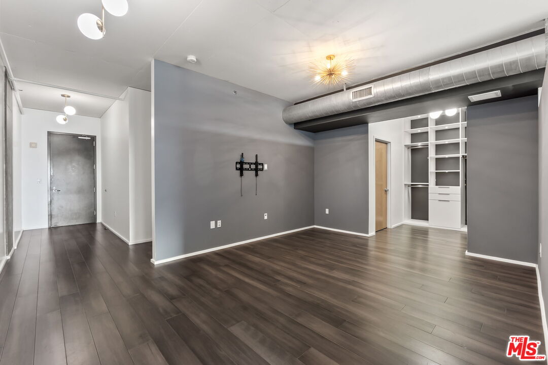 1111 S Grand Ave Unit: 716