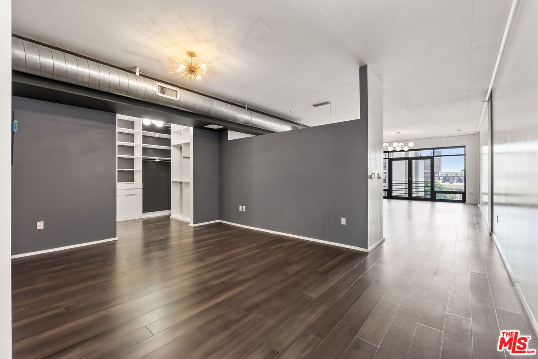 1111 S Grand Ave Unit: 716