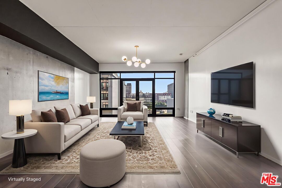 1111 S Grand Ave Unit: 716