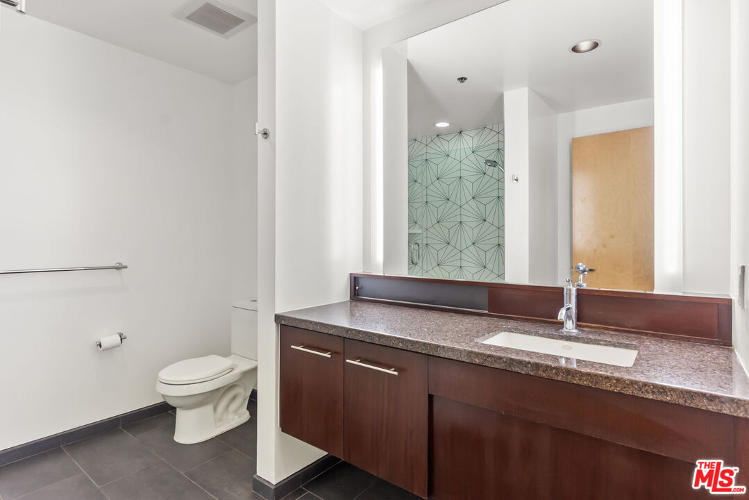 1111 S Grand Ave Unit: 716