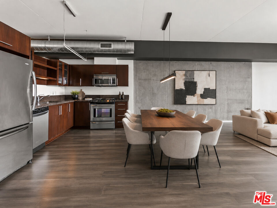 1111 S Grand Ave Unit: 716