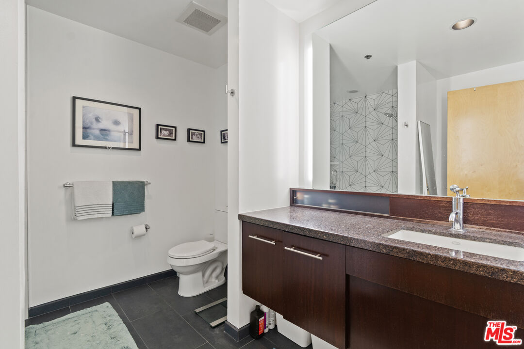 1111 S Grand Ave Unit: 716