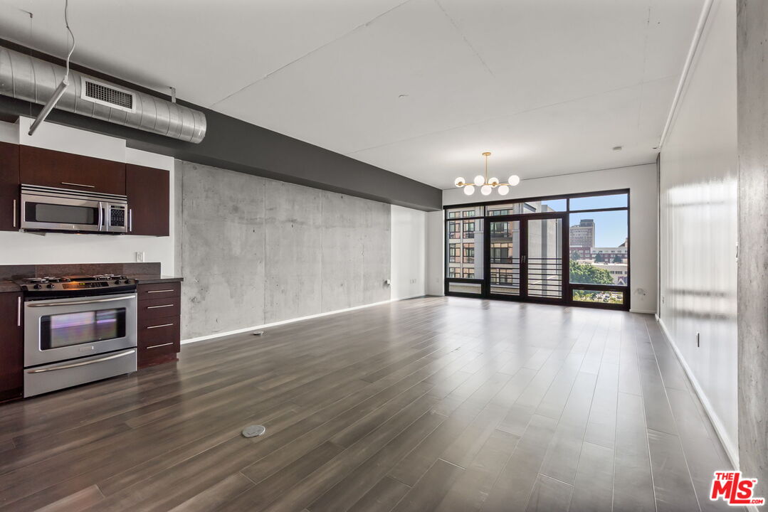 1111 S Grand Ave Unit: 716