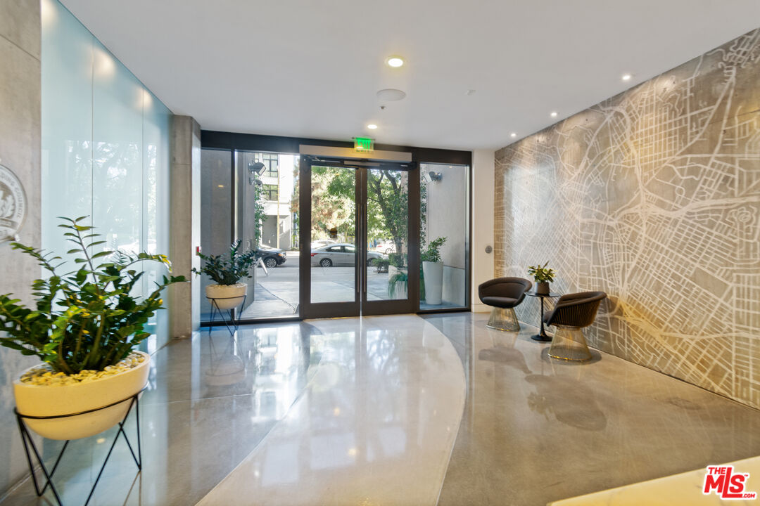 1111 S Grand Ave Unit: 716