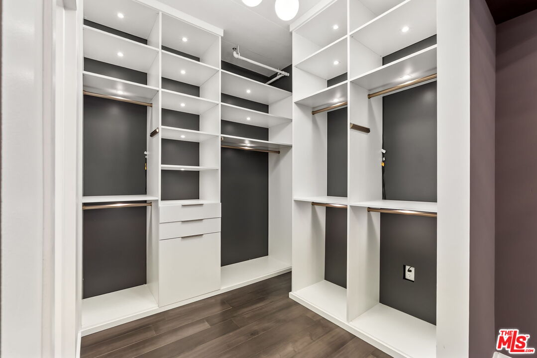 1111 S Grand Ave Unit: 716