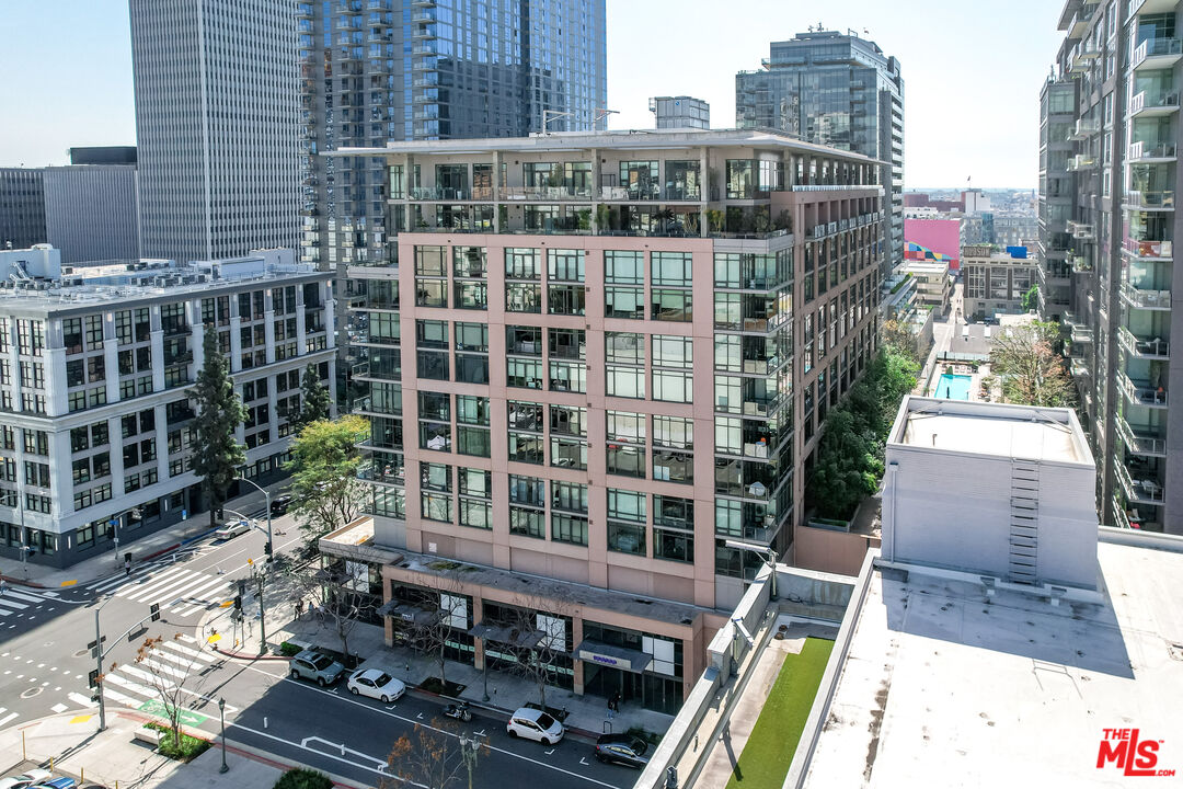 1111 S Grand Ave Unit: 716