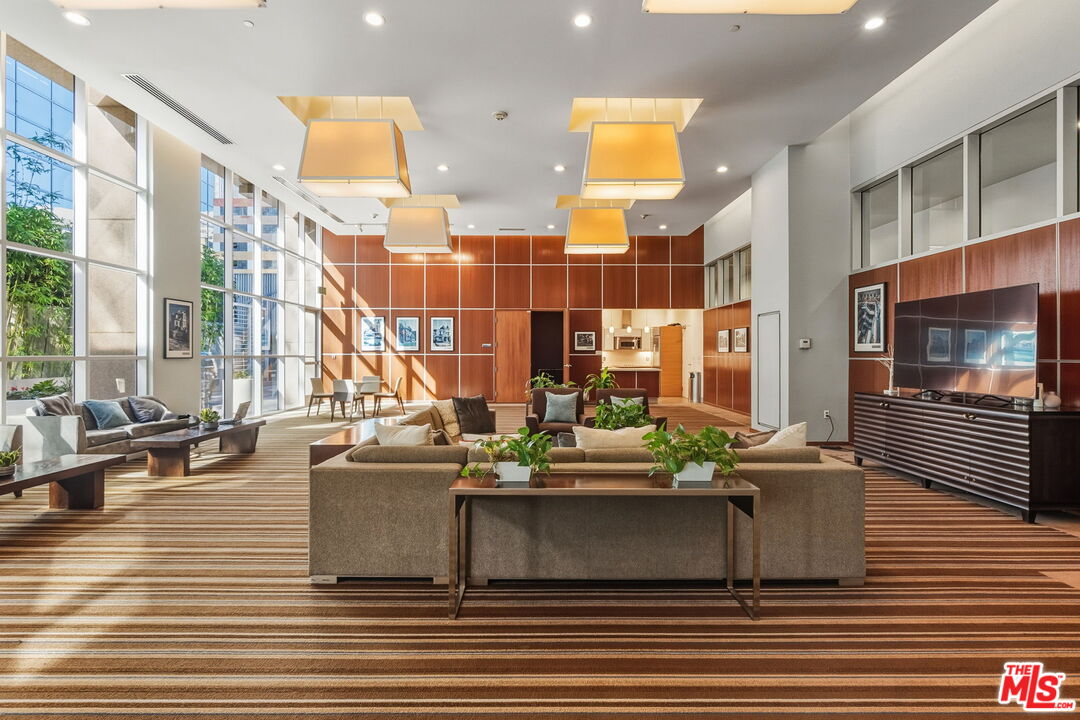 801 S Grand Ave Unit: 1306