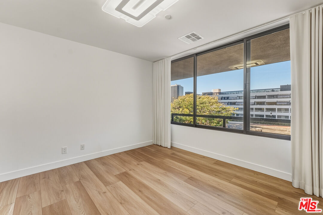 121 S Hope St Unit: 334