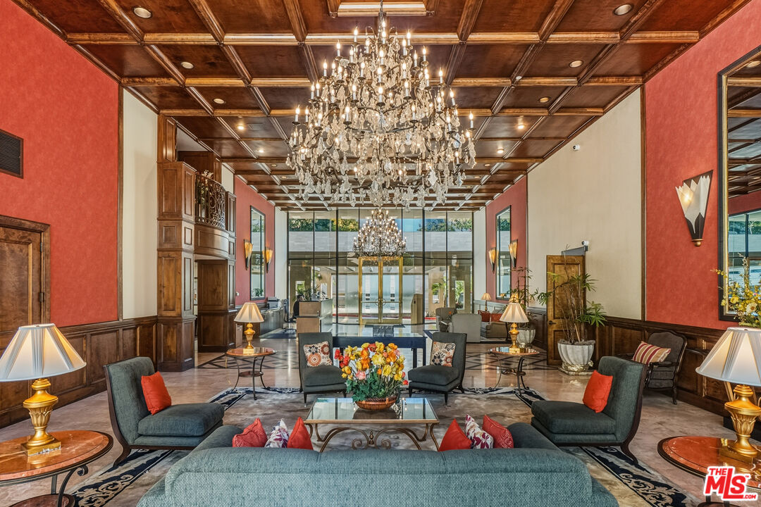 121 S Hope St Unit: 334