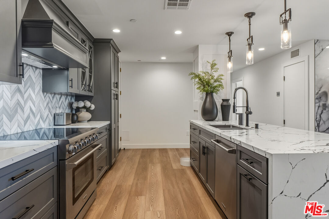 121 S Hope St Unit: 334