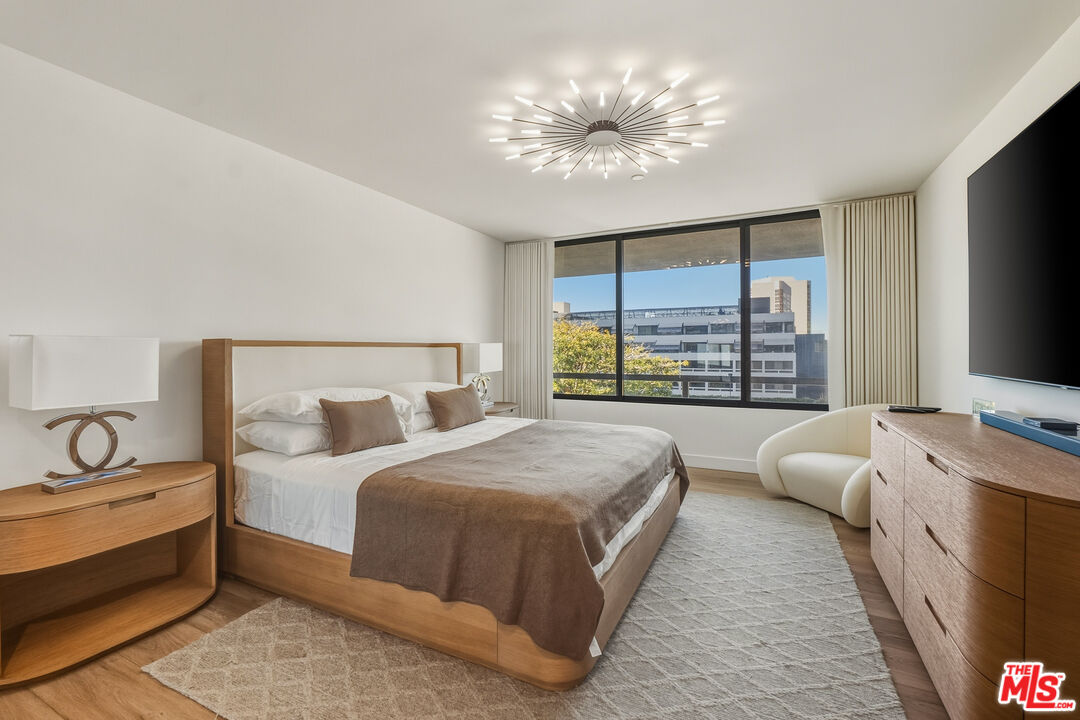 121 S Hope St Unit: 334